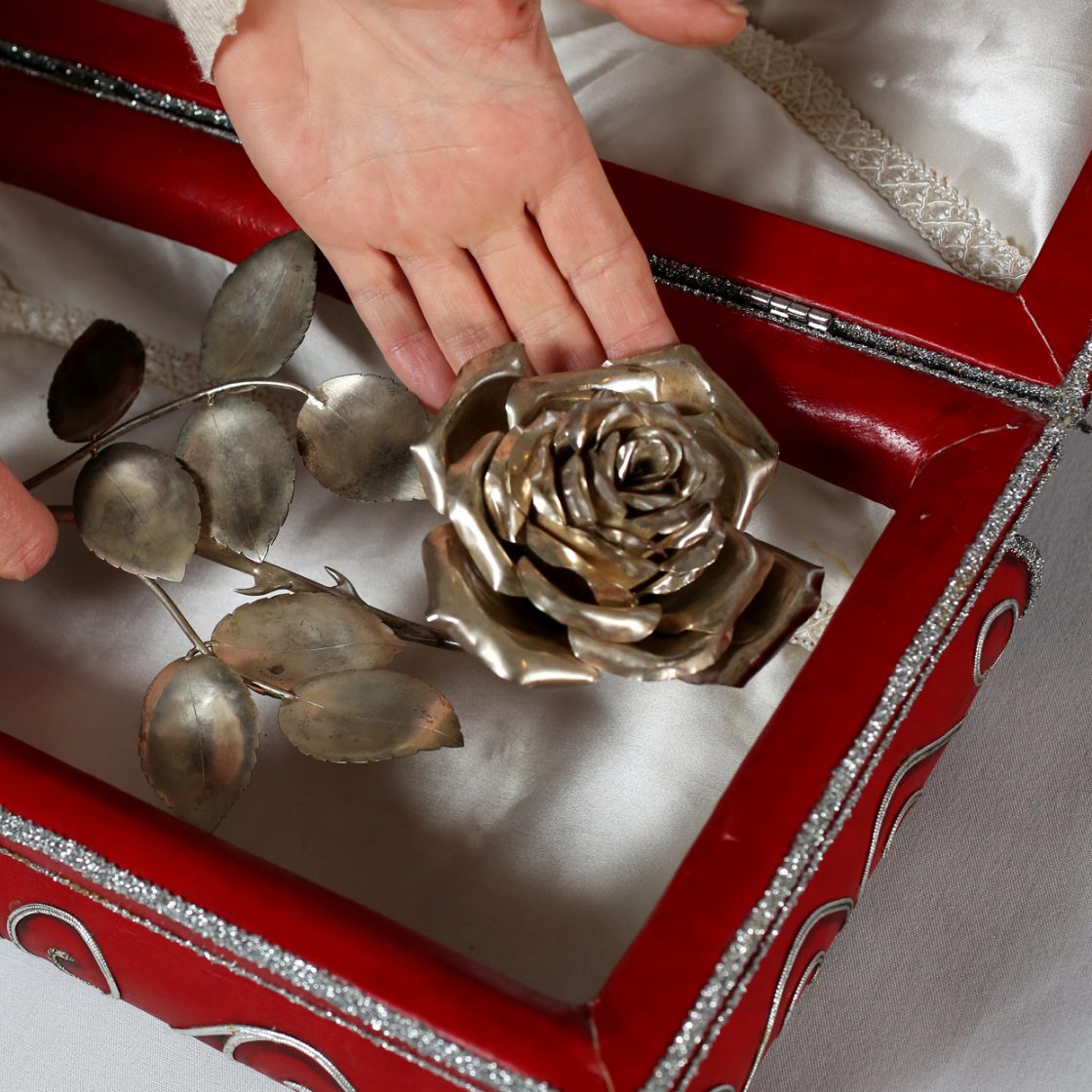 The rose from the 1980 production of Der Rosenkavalier (Photo: Sam Stephenson).