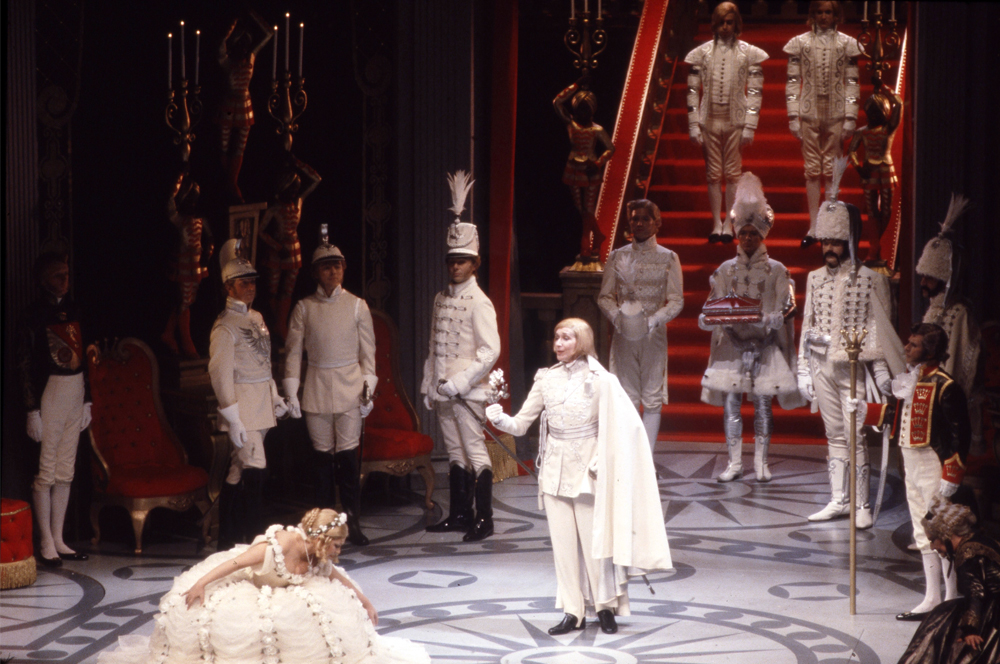 The presentation of the rose scene in the 1980 production of Der Rosenkavalier (Photo: Guy Gravett/Glyndebourne Archive).