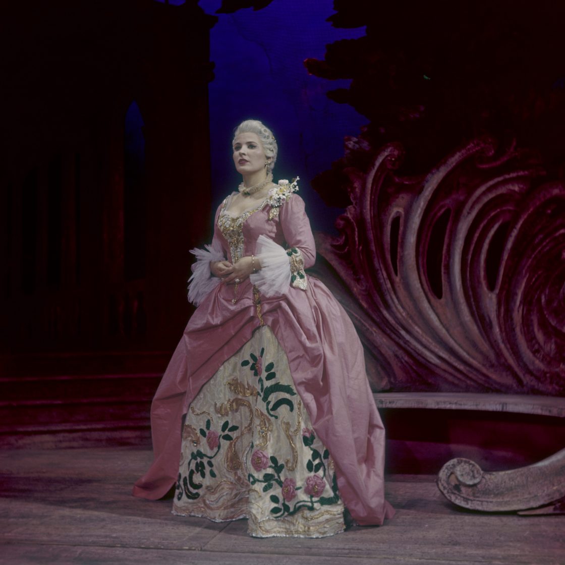 Pilar Lorengar as The Countess, Le nozze di Figaro,1958