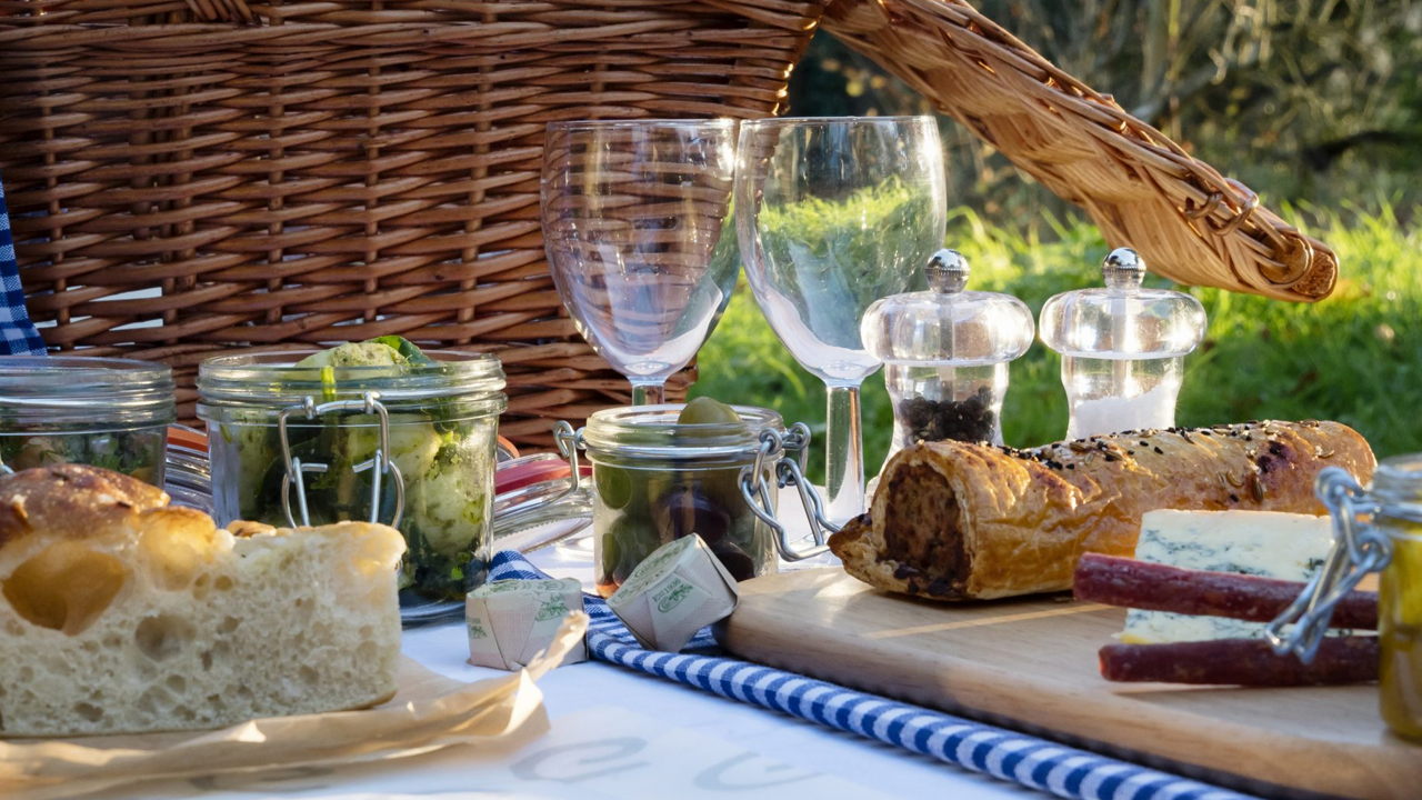 Picnics, dining and marquees